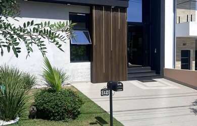 Imagem: A casa em condomínio possui 3 Dormitórios, 2 Banheiros, 4