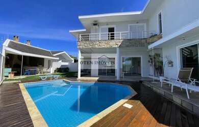 Imagem: A casa em condomínio possui 4 Dormitórios, 4 Banheiros, 4