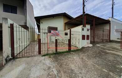 Imagem: A casa possui 2 Dormitórios, 1 Banheiro, 1 Vaga na garagem