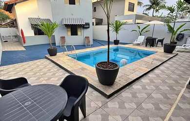 Imagem: A casa possui 4 Dormitórios, 4 Banheiros, 4 Vagas na garagem