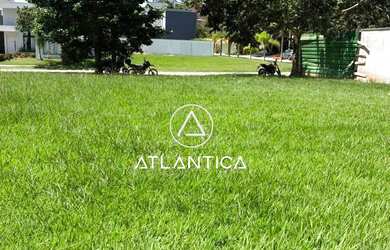 Imagem: O terreno à venda possui e está localizado em Alphaville