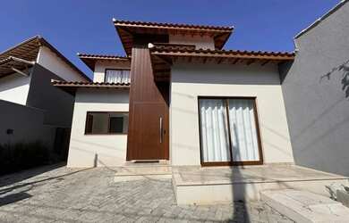 Imagem: A casa à venda possui 4 Dormitórios, 5 Banheiros, 4 Vagas