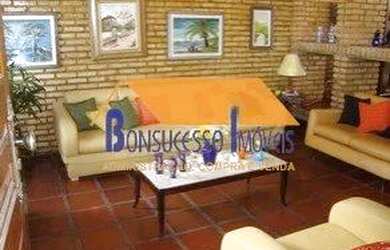 Imagem: A casa possui 4 Dormitórios, 3 Banheiros, 3 Vagas na garagem