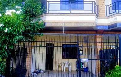 Imagem: A casa possui 2 Dormitórios, 3 Banheiros, 1 Vaga na garagem