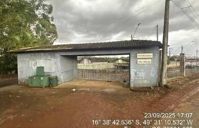 Imagem: A casa possui 3 Dormitórios, 1 Banheiro, 1 Vaga na garagem