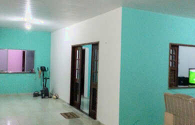 Imagem: A casa possui 3 Dormitórios, 2 Banheiros, 2 Vagas na garagem