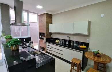 Imagem 4: Casa de condomínio para venda possui 200 metros quadrados com 3 quartos