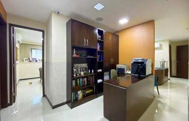 Imagem: O depósito possui 4 Vagas na garagem, 144m² de Área e está