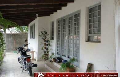 Imagem: A casa possui 2 Dormitórios, 2 Banheiros, 2 Vagas na garagem