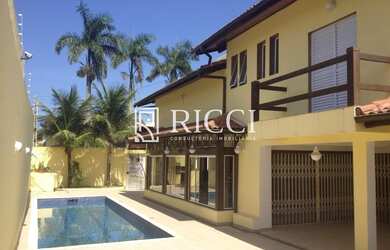 Imagem: A casa possui 5 Dormitórios, 5 Banheiros, 4 Vagas na garagem