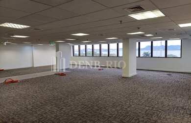 Imagem: O depósito possui 5 Vagas na garagem e 592m² de Área e está