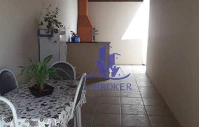 Imagem: A casa possui 3 Dormitórios, 2 Banheiros, 2 Vagas na garagem