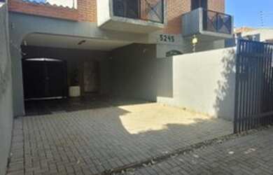 Imagem: O depósito possui 3 Vagas na garagem, 360m² de Área e está