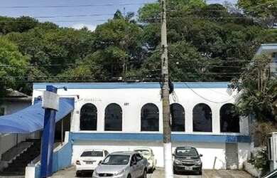 Imagem: O depósito possui 5 Vagas na garagem, 590m² de Área e está