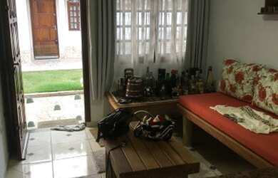 Imagem: A casa possui 2 Dormitórios, 1 Banheiro, 1 Vaga na garagem