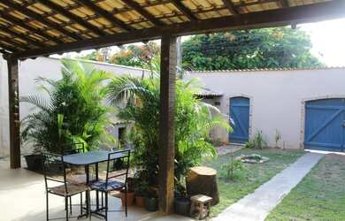 Imagem: A casa possui 5 Dormitórios, 4 Banheiros, 2 Vagas na garagem