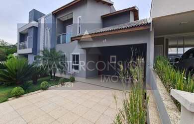 Imagem: A casa em condomínio possui 4 Dormitórios, 3 Banheiros, 4