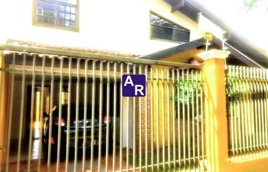 Imagem: A casa possui 3 Dormitórios, 2 Banheiros, 3 Vagas na garagem