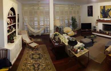 Imagem: O apartamento possui 4 Dormitórios, 3 Banheiros, 2 Vagas na