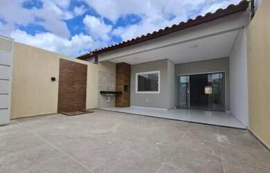 Imagem: A casa possui 3 Dormitórios, 2 Banheiros, 1 Vaga na garagem