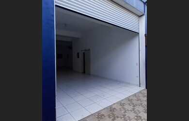 Imagem: A casa possui 3 Dormitórios, 4 Banheiros, 3 Vagas na garagem