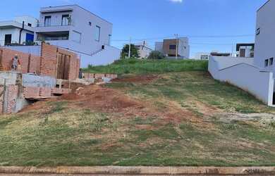 Imagem: O terreno possui 329m² de Área e está localizado em Santa