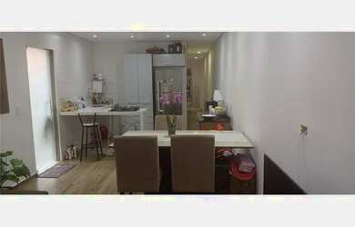 Imagem: A casa possui 2 Dormitórios, 2 Banheiros, 2 Vagas na garagem