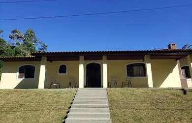 Imagem: A casa em condomínio possui 4 Dormitórios, 3 Banheiros, 4