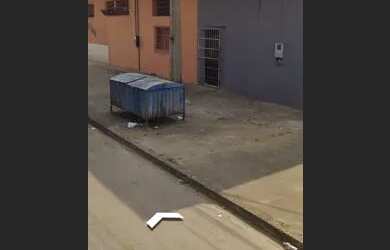 Imagem: O quarto e possui Dormitórios, Suítes, Banheiros está