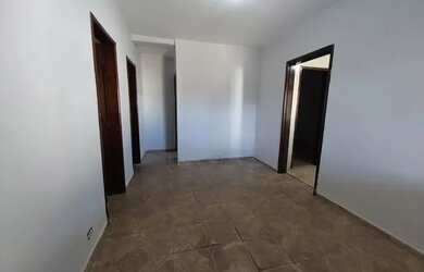 Imagem: A casa possui 3 Dormitórios, 1 Banheiro, 5 Vagas na garagem