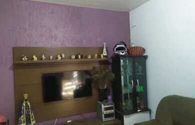 Imagem: A casa possui 2 Dormitórios, 1 Banheiro, 1 Vaga na garagem