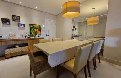 Imagem: O apartamento possui 4 Dormitórios, 1 Banheiro, 2 Vagas na