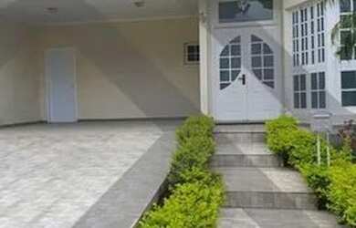 Imagem: A casa em condomínio possui 4 Dormitórios, 2 Banheiros, 4