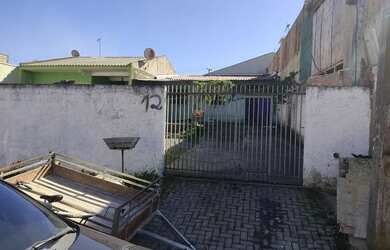 Imagem: A casa à venda possui 2 Dormitórios, 1 Banheiro, 2 Vagas na