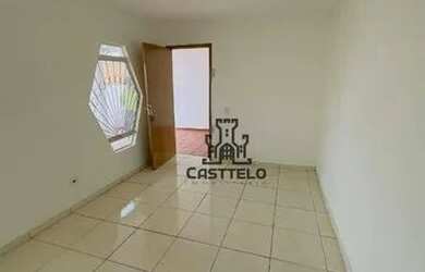 Imagem: A casa possui 3 Dormitórios, 1 Banheiro, 1 Vaga na garagem