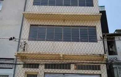 Imagem 1: Casa salão comercial numa frente e 4 salões comerciais na outra frente