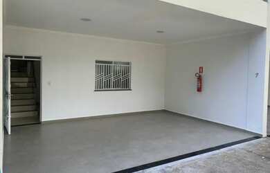 Imagem: O apartamento possui 2 Dormitórios, 1 Banheiro, 2 Vagas na