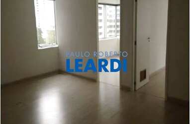 Imagem: O depósito possui 4 Vagas na garagem, 132m² de Área e está