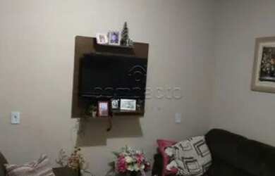 Imagem: A casa possui 3 Dormitórios, 1 Banheiro, 2 Vagas na garagem