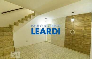 Imagem: A casa possui 3 Dormitórios, 5 Banheiros, 300m² de Área e