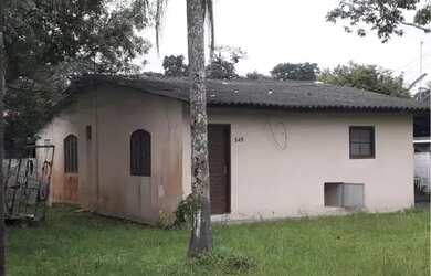 Imagem: A casa possui 2 Dormitórios, 2 Banheiros, 2 Vagas na garagem