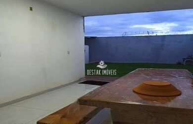 Imagem: A casa possui 3 Dormitórios, 2 Banheiros, 4 Vagas na garagem