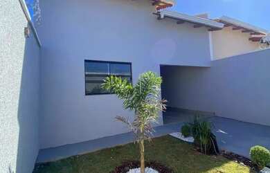 Imagem: A casa possui 2 Dormitórios e 2 Banheiros e está localizado