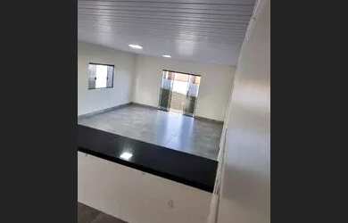 Imagem: A casa possui 2 Dormitórios, 2 Banheiros, 2 Vagas na garagem