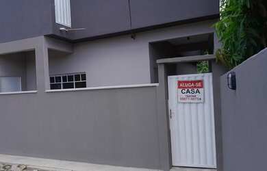 Imagem: A casa possui 2 Dormitórios, 1 Banheiro e está localizado