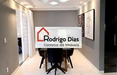 Imagem: A casa possui 3 Dormitórios, 2 Banheiros, 3 Vagas na garagem