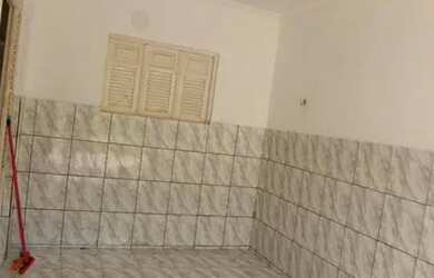 Imagem: A casa possui 3 Dormitórios, 1 Banheiro, 1 Vaga na garagem