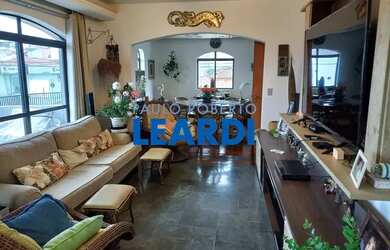 Imagem: O apartamentoe possui 4 Dormitórios, 5 Banheiros, 3 Vagas na