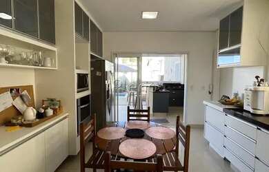 Imagem 12: Venda Casa com 326,00 metroQuadrado, 4 dormitório s , 1 vaga s . Swiss...