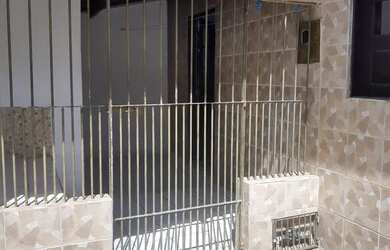 Imagem: A casa possui 2 Dormitórios e 1 Banheiro e está localizado